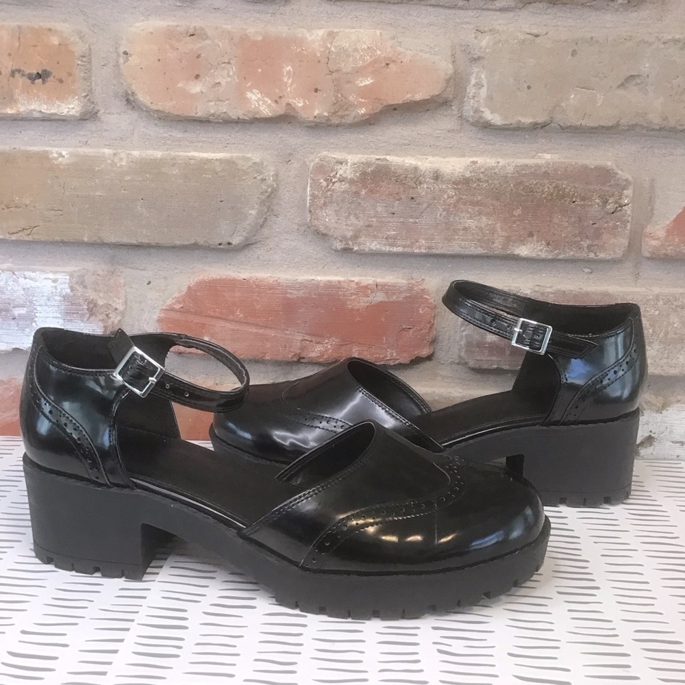 URBAN OUTFITTERS Women's Black Wingtip MaryJane Brogue Lug Sole Chunky Heels 9